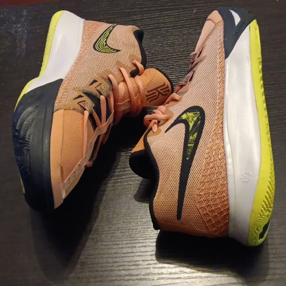 Nike Kyrie Flytrap 6 Orange Trance Yellow Strike Mens SZ 10 Womens SZ 11.5 NWOT - Picture 8 of 9